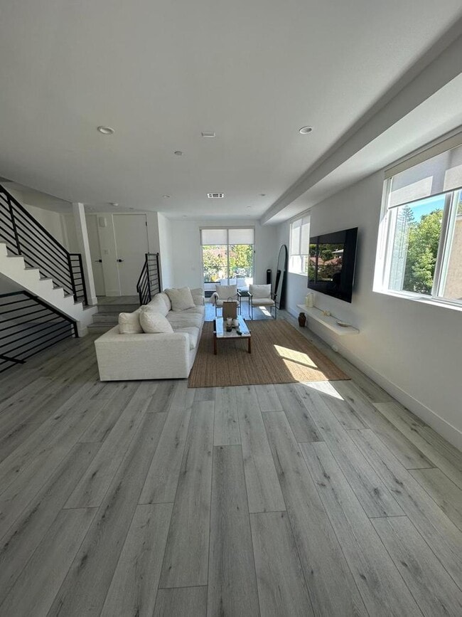 Building Photo - 4299 Tujunga Ave