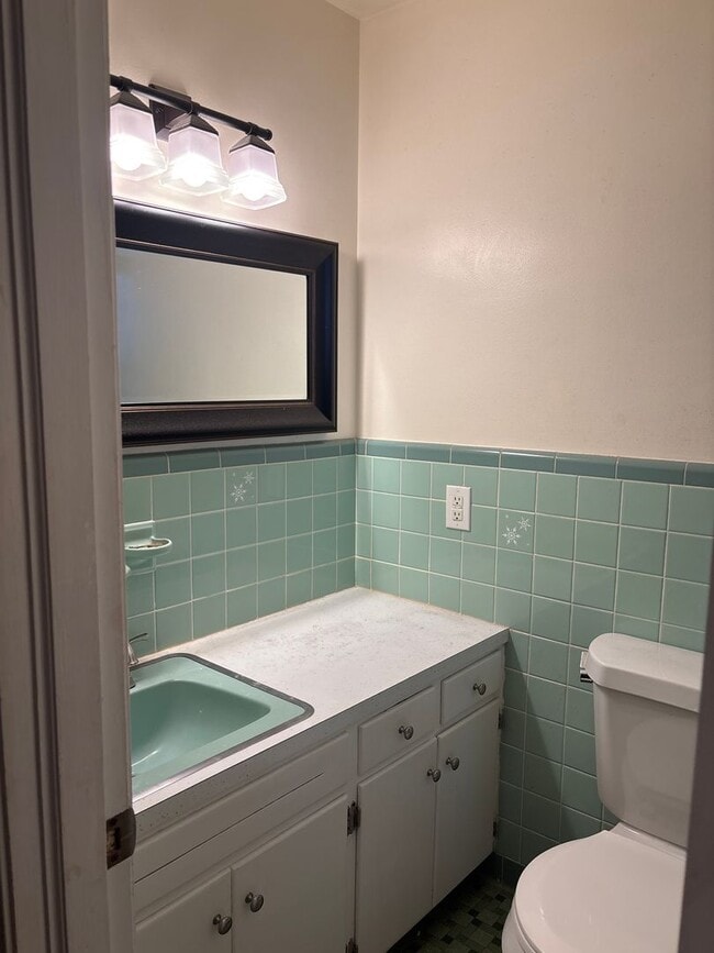 Building Photo - 718 Joryne Dr