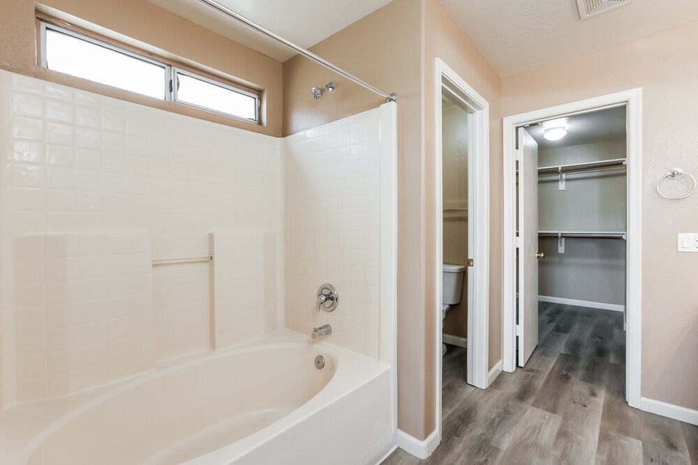 Building Photo - 1653 N 136th Ln