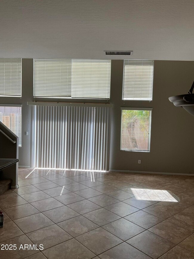 Building Photo - 1015 S Val Vista Dr