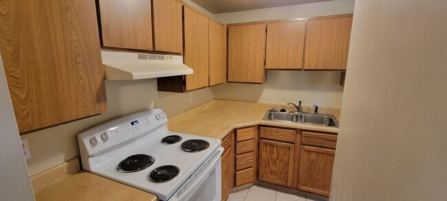 Building Photo - 4642 S Arlington Park Dr