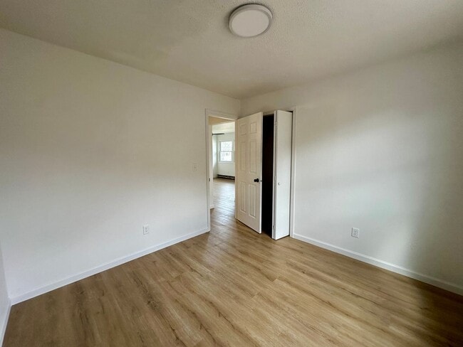 Building Photo - West Ave 4-Plex