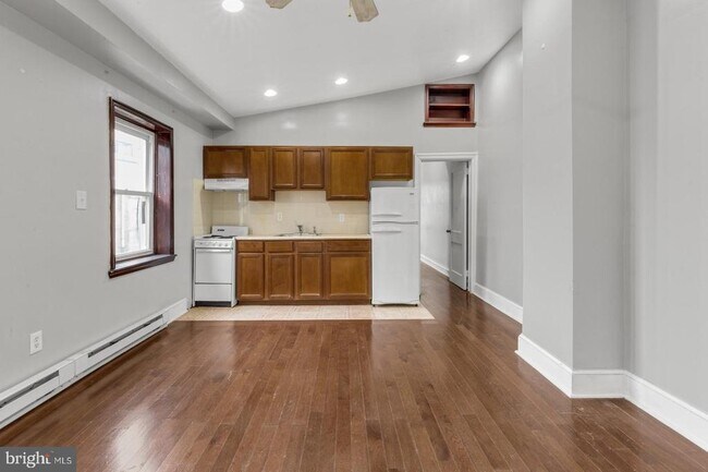 Building Photo - 707 W Girard Ave