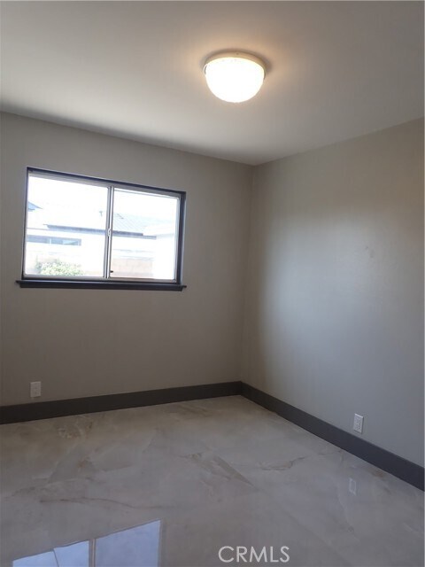 Building Photo - 16561 Monroe Ln