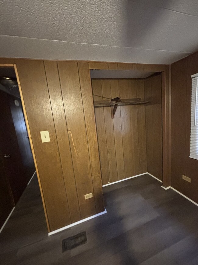 Building Photo - 207 Cherry Tree Dr