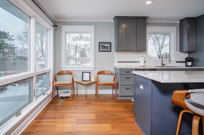 Building Photo - 10 N Pistakee Lake Rd