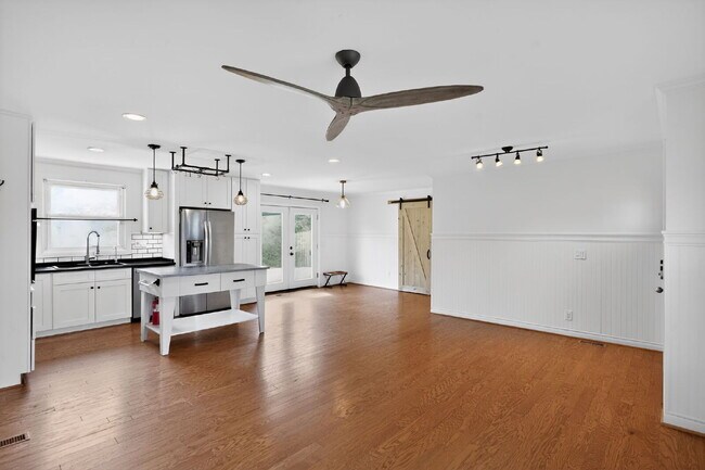 Building Photo - 138 Carriage Dr