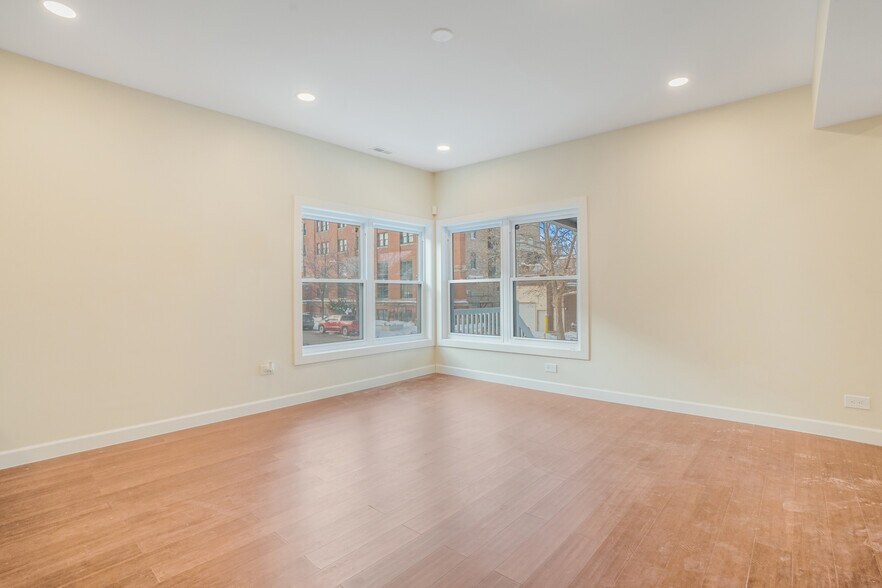 Building Photo - 4019 N Tripp Ave