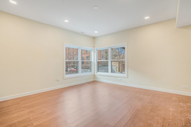 Building Photo - 4019 N Tripp Ave