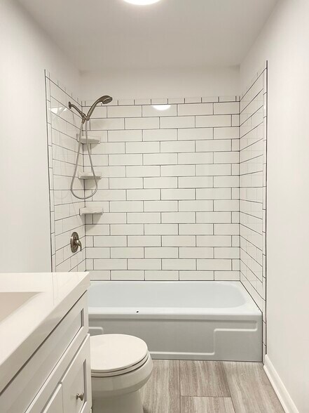 Main Bathroom - Shower - 92 Autumn Chapel Way