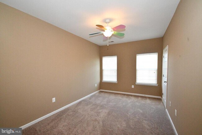 Building Photo - 9 Latham Ln