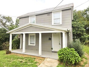 Building Photo - Three Bedroom House off of Campbell Avenue!