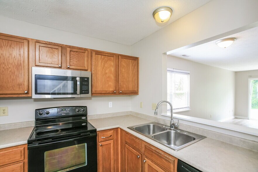 Building Photo - 17764 Cedarbrook Dr