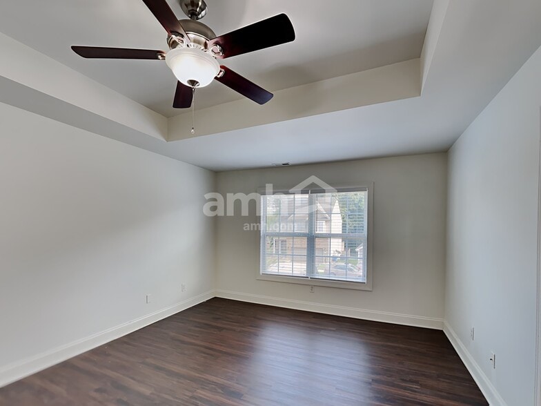 Building Photo - 2706 Erinridge Rd