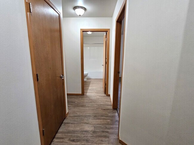 Building Photo - Open, One-Level Living- 4 Bedroom, 2.5 Bath Richland Home with Spacious Backyard