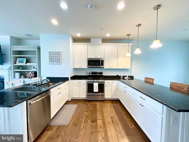 Building Photo - 610 Marina Landing Ln