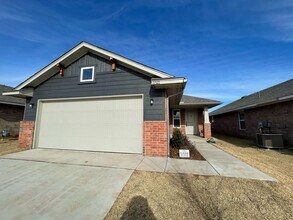 Building Photo - 3 bed Yukon