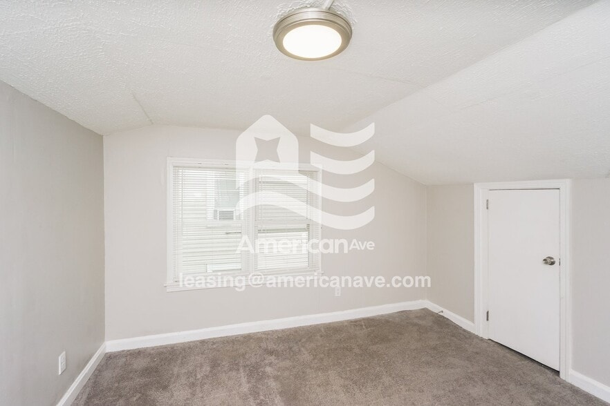 Building Photo - 628 S 40th St