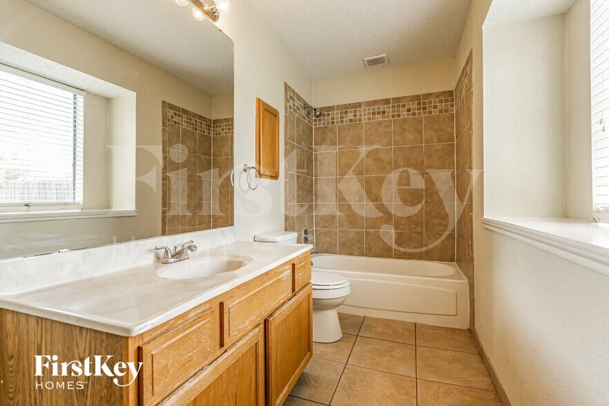 Building Photo - 3305 Country Creek Ln