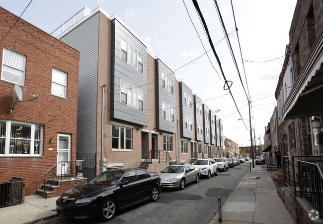 Building Photo - 2015 S Hutchinson St