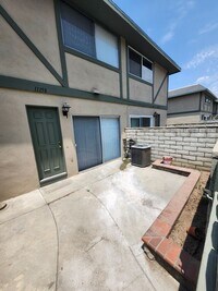Building Photo - Two-Story condo in Ontario