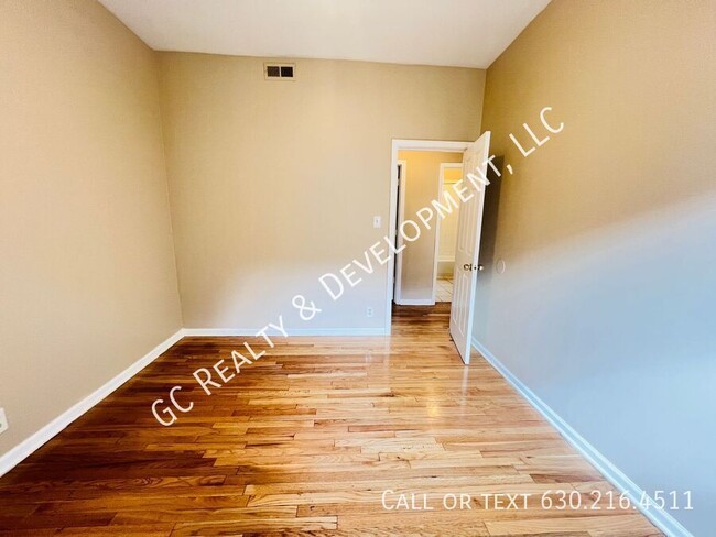 Building Photo - *** $1000 OFF RENT - 4 BEDROOM - 1 BTH / H...