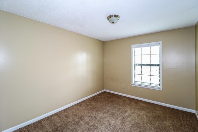 Building Photo - 3048 Ingleside Dr