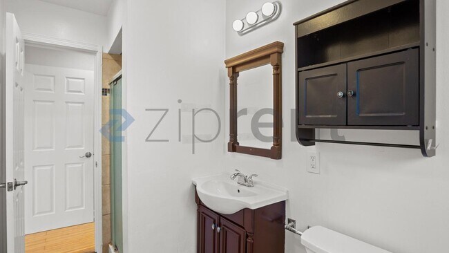 Building Photo - Unit