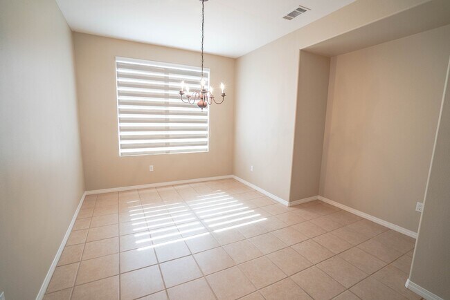 Building Photo - 4 Bedroom Home for Rent in Camarillo!