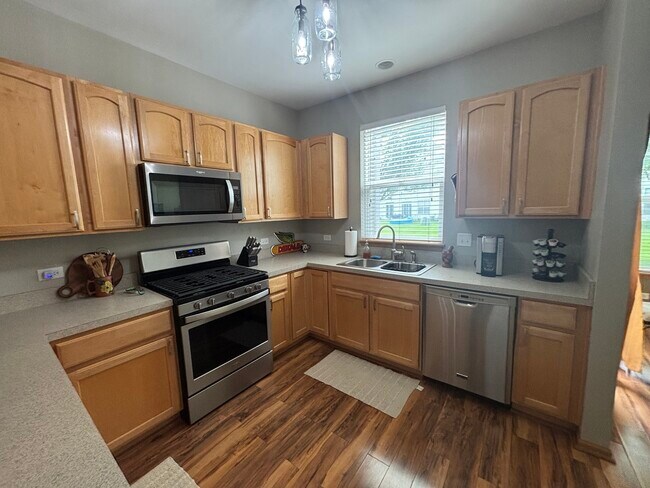 Building Photo - 1523 Grand Dr