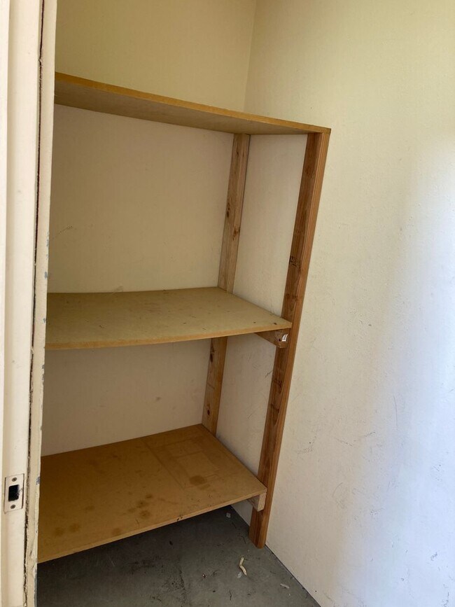 Building Photo - Upcoming!! 2 Bed/1 Bath Condo Apt.  Blocks...