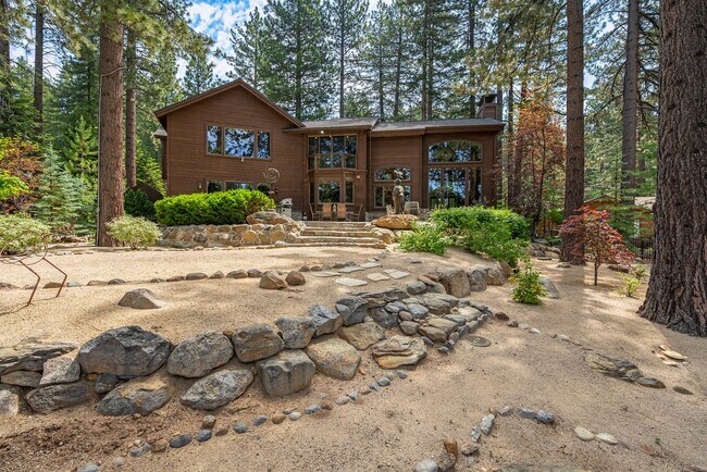Building Photo - Golf Course Property Located on the 13Th Green