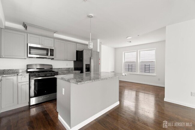 Building Photo - 496 S 18th St