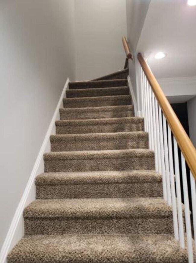 Building Photo - Coming Soon.... Spacious 3 Bedroom 2.5 Bath Townhome!!