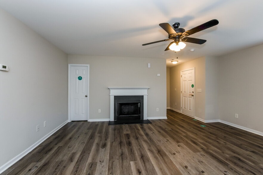 Building Photo - 1558 Kindred Cir NW