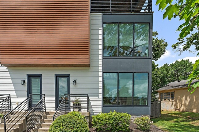 Building Photo - Walkable Luxury in Edgehill