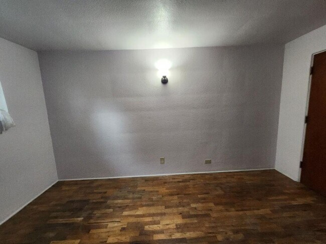 Building Photo - 3 bedroom 1 Bath House on Well