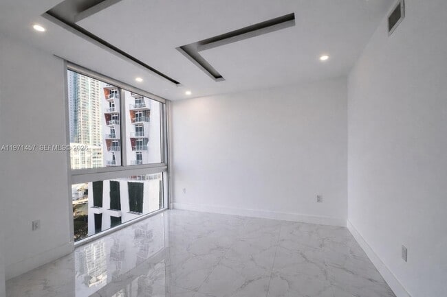 Building Photo - 600 NE 27th St