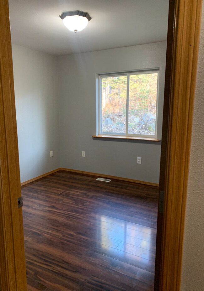 Building Photo - 3 bed/ 2 bath Ranch Style single family ho...