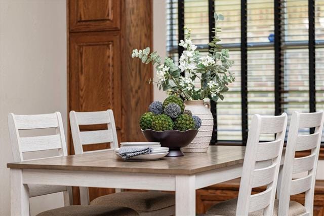 Building Photo - 5766 Wellington Ln