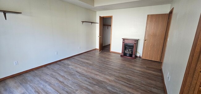 Building Photo - 8660 Brookside Cir