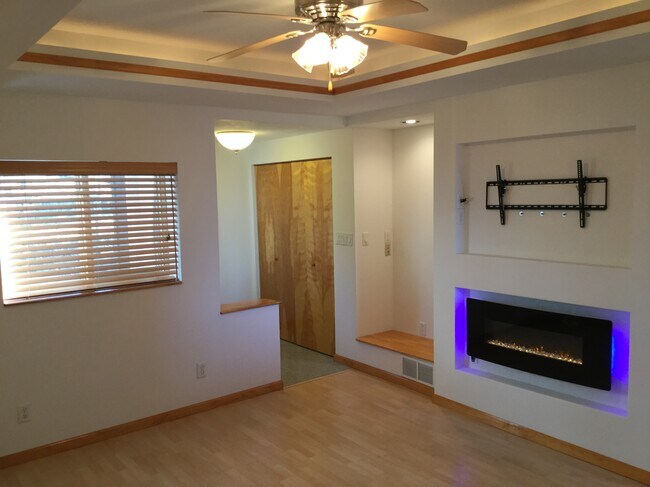 Building Photo - 2309 Wellington St