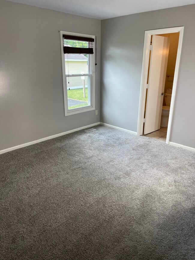 Building Photo - 4475 W Milham Ave