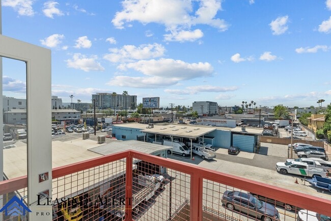 Building Photo - 5617 Klump Ave