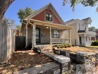 Building Photo - Cute HOUSE in Gillham Plaza, Gated Off Street Parking!