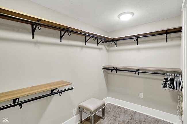 Building Photo - 140 N Main St