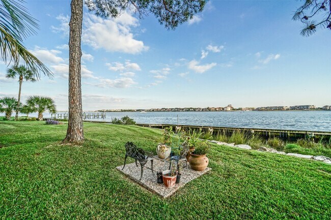 Building Photo - 351 Lakeside Ln