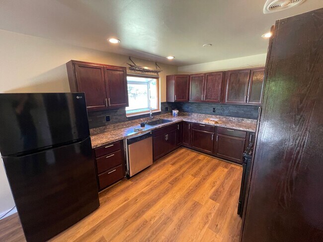 Building Photo - 3 Bedroom, 2 bath home in Chico, Just off the Esplanade, Excellent Location, Large Backyard
