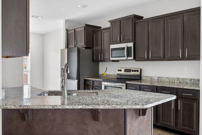 Building Photo - 15610 Ridge Ct