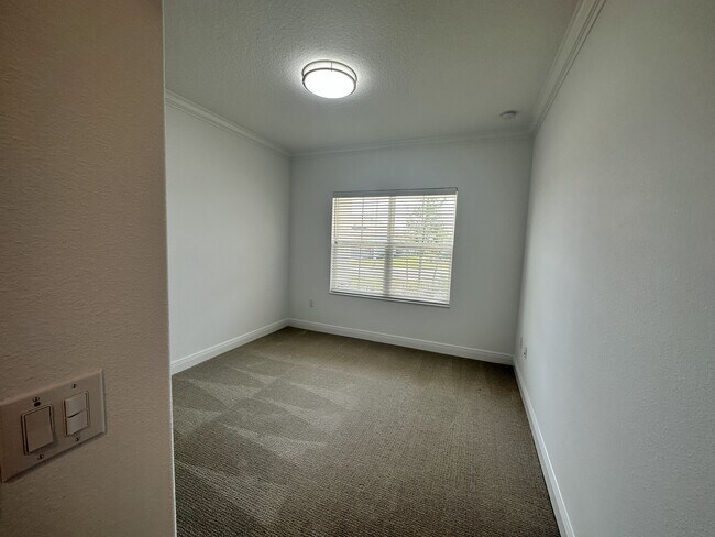 Building Photo - 9754 SW 103rd Ave